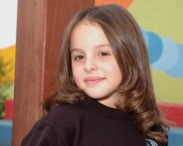 Eu li com o meu pai O Menino do Dinheiro. Eu gostei dele porque aprendi a juntar uma parte da mesada para o futuro.
Sarah Momm Maciel de Camargo, 8 anos. Aluna da 4º série no Centro Educacional Evangélico | Arquivo Pessoal