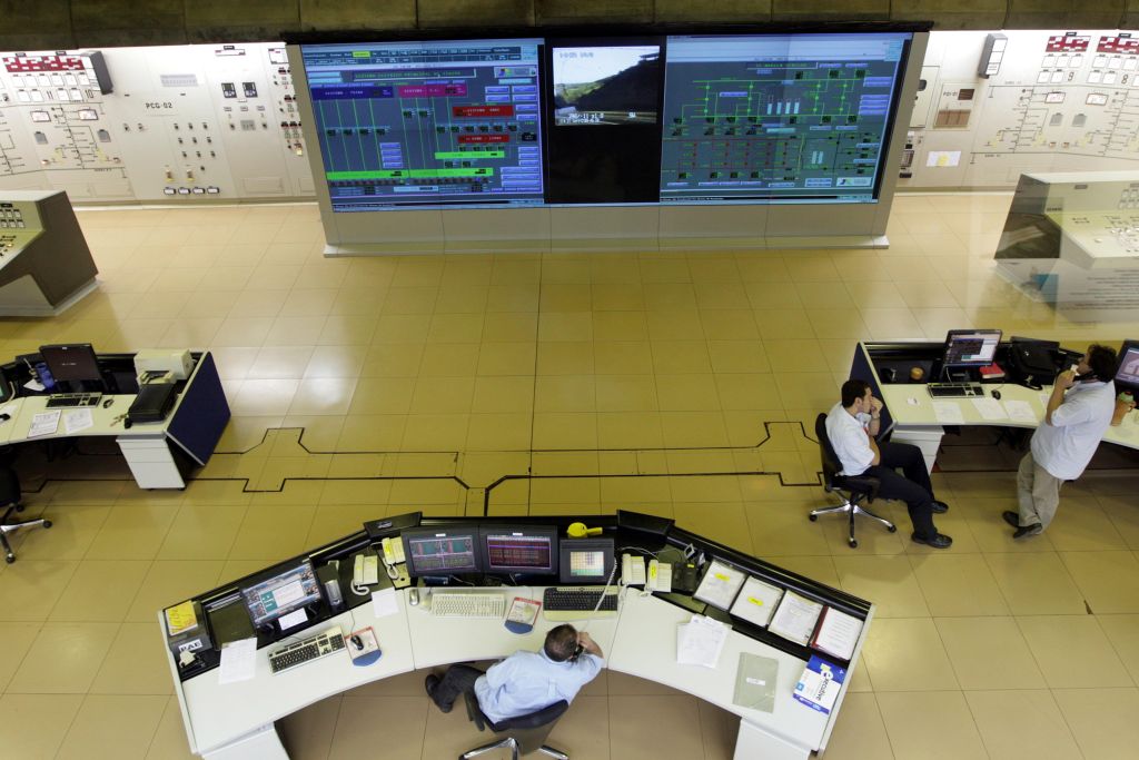 Sala de controle da hidrelétrica de Itaipu: binacional tem vagas para nível médio, técnico e superior | Christian Rizzi/Gazeta do Povo