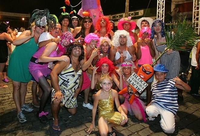 Escandalosas fizeram a festa em Antonina na segunda-feira de carnaval | 