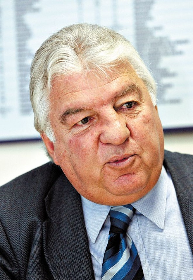 R$ 950 foi o gasto do deputado estadual Antonio Anibelli (PMDB), com uma única refeição em um restaurante de Curitiba, em janeiro. O deputado foi o que maais gastou no primeiro mês do ano com esse tipo de despesa, segundo a prestação de contas disponível no site da Assembleia. No total, Anibelli gastou R$ 5,55 mil com alimentação em janeiro | 