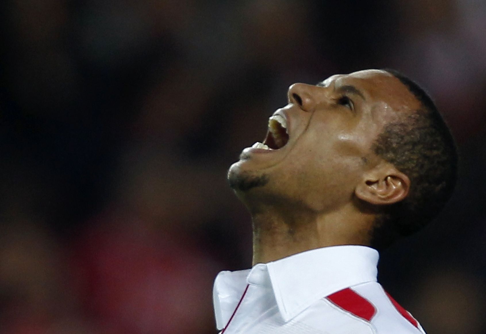 A IMAGEM -"Fabuloso" marca gol solitário do Sevilla contra o Osasuna. Vitória por 1 a 0 que garantiu o time na 4ª colocação, dentro do grupo que se classificaria para a Liga dos Campeões se o campeonato terminasse hoje | Marcelo Del Pozo / Reuters