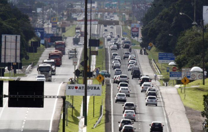 Movimento no sentido Curitiba da BR-277 já era intenso na tarde de terça-feira | Daniel Derevecki / Gazeta do Povo