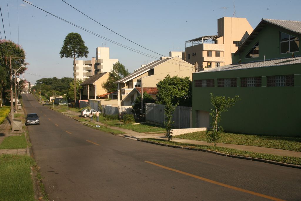 Rua Vital Brasil, na Vila Izabel: ruas tranquilas e proximidade com o bairro Portão | Priscila Forone/Gazeta do Povo