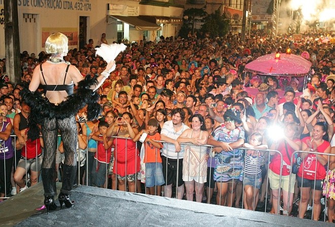 Escandalosas fizeram a festa em Antonina na segunda-feira de carnaval | 
