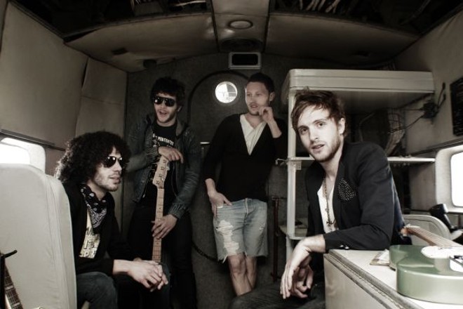 Sabonetes: sucesso na web e fãs em cidades onde nunca tocaram |