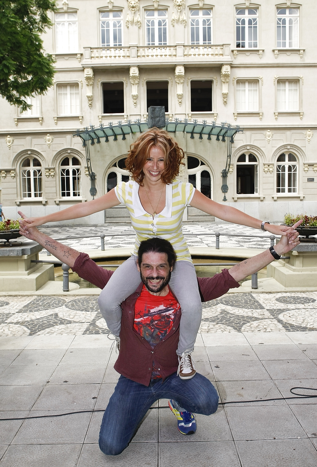 Um dos desenhos de Mulheres Suspensas, no traço de Maureen Miranda | Reprodução