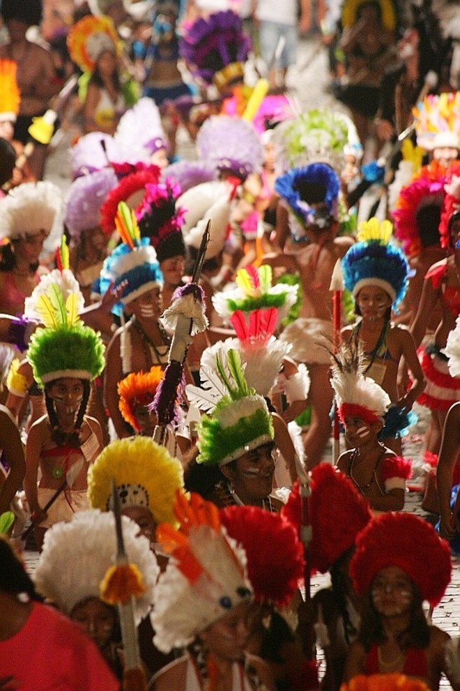 Crianças no desfile de Antonina na noite de sábado para domingo | 