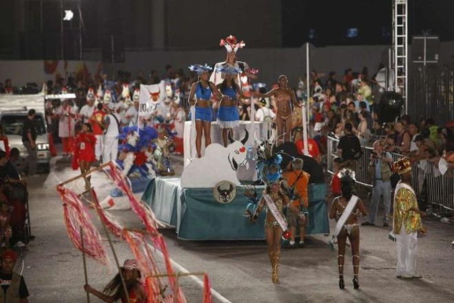 Escola Boi de Pano do grupo B agitou e levou muito samba para os foliões | 