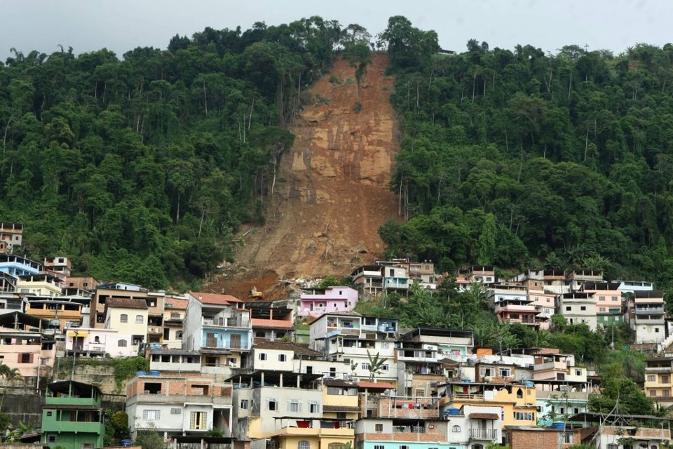 No Morro da Carioca, no centro de Angra dos Reis, 21 pessoas morreram em um deslizamento no início do ano | Gabriel Lopes/AFP
