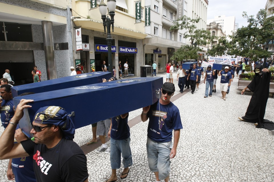 Guardas continuarão com a greve na sexta-feira (26) | Marcelo Elias/ Agência de Notícias Gazeta do Povo