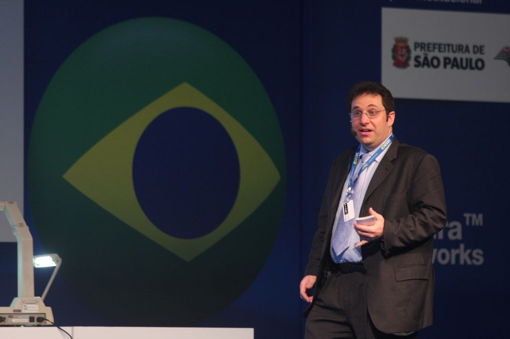Mitnick, na palestra de São Paulo: lábia pode valer mais do que conhecimentos técnicos | Cristiano SantAnna/Indicefoto