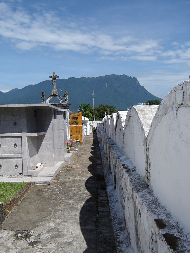 Vista do Pico Marumbi a partir do túmulo de Lange de Morretes | 
