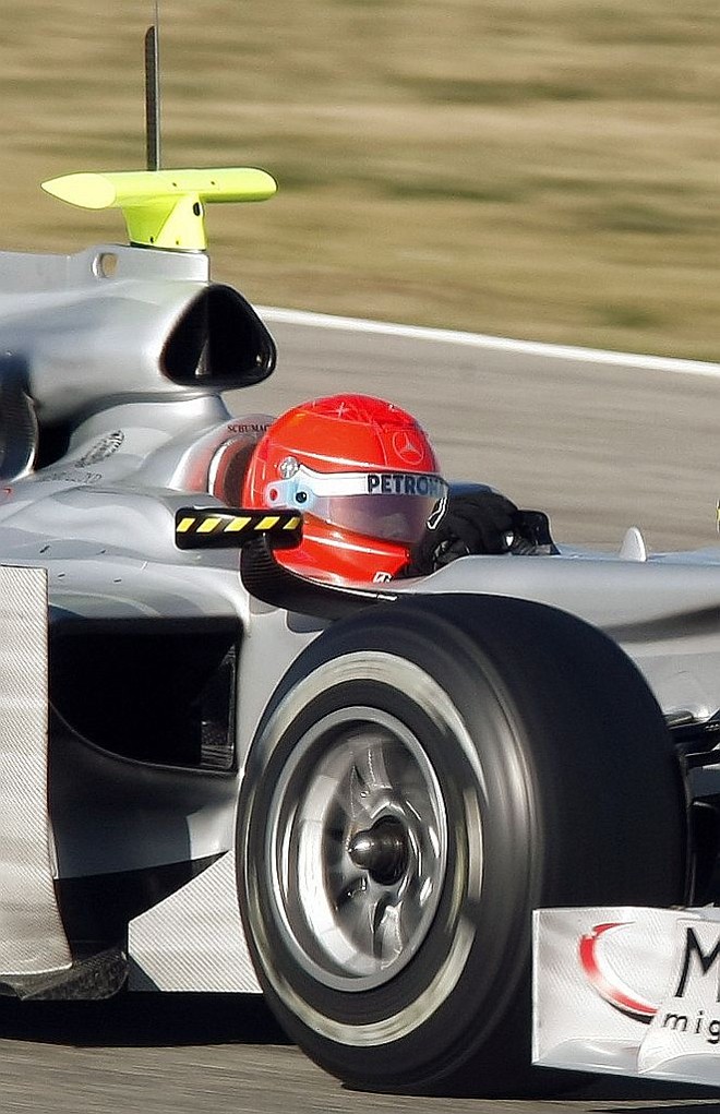 Michael Schumacher  de vermelho, só o capacete | 
