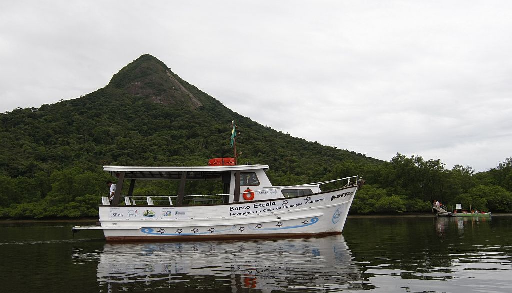 Barco Escola oferece passeios pela Baía de Guaratuba e conscientização ambiental de forma gratuita | Valterci Santos/Gazeta do Povo
