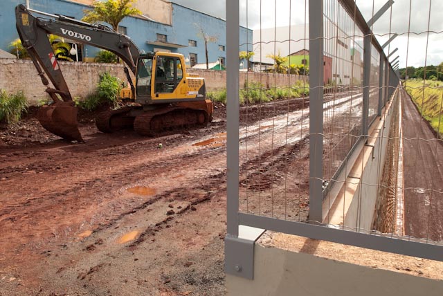 Na tarde desta quinta-feira (11), não havia nenhuma movimentação nas obras de rebaixamento no Novo Centro | Fabios Dias/Jornal de Maringá