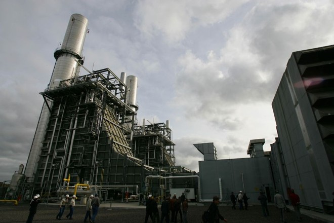 A refinaria está recebendo R$ 9 bilhões em investimentos até o fim de 2012 | Ivonaldo Alexandre/Gazeta do Povo