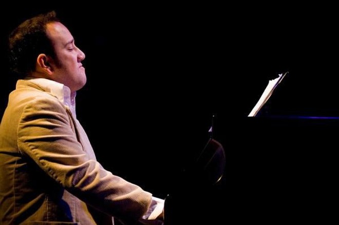 Paulo Sabbag, nos teclados, interpreta canções de Stan Getz e Tom Jobim |