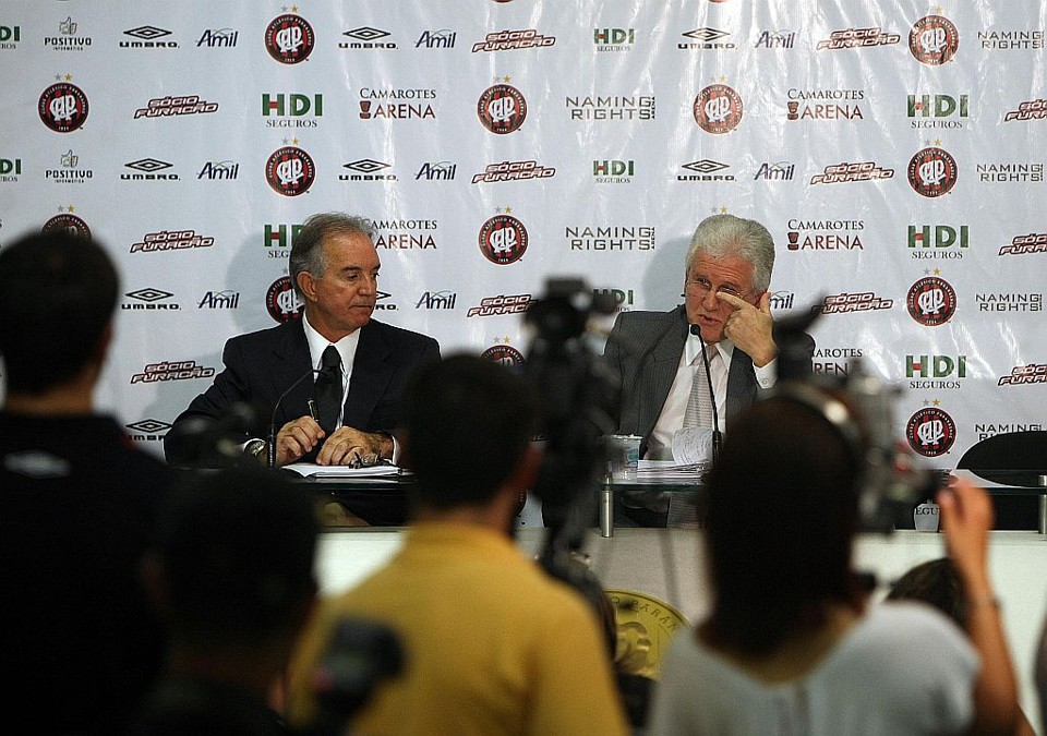 Marcos Malucelli, presidente do Atlético, durante entrevista coletiva ontem na Arena: ataques à gestão  Petraglia | Albari Rosa/ Gazeta do Povo