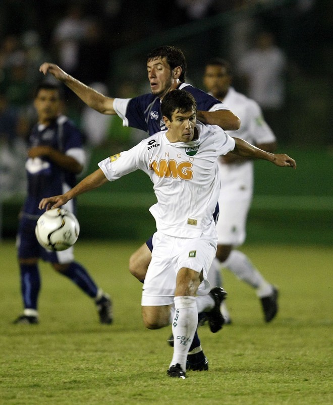 Donizete foi homenageado antes da partida com o Nacional | 
