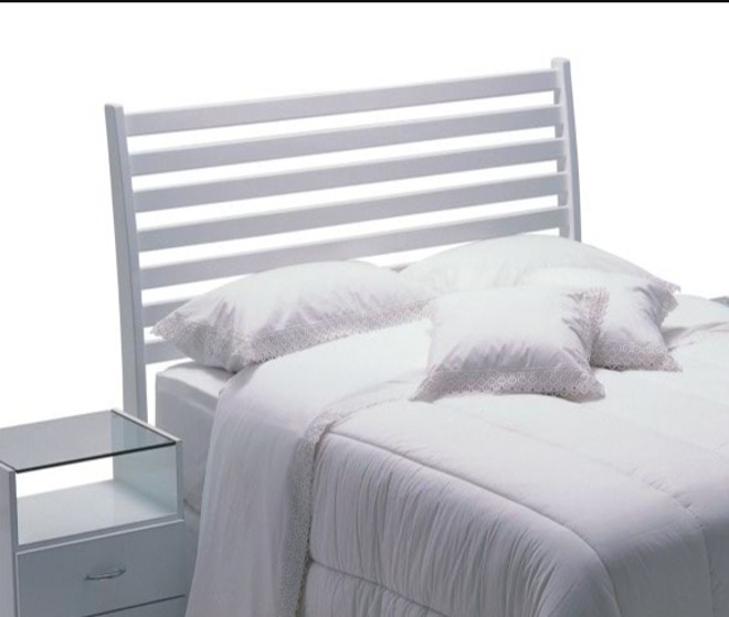 Cabeceira de madeira ripada da Perfacto. Preço médio: R$ 480 | 