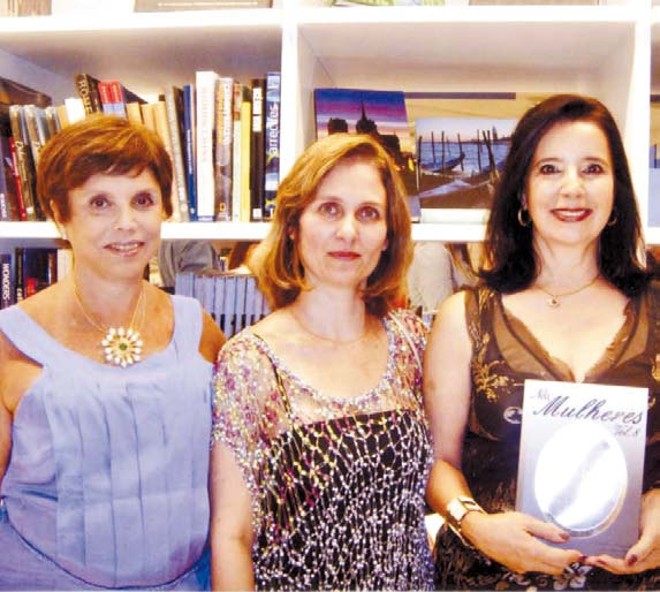 LANÇAMENTO DE LIVRO - Na Livraria Cultura, em São Paulo, no lançamento do livro Nós Mulheres volume 8, a presença da marchand Tania Sciacco, da pintora Sueli Gomes e da escultora Vera Lília Rocha Loures, esta uma das personagens da obra, coordenada pela escritora Silvia Bruno Securato, que traz testemunho de mulheres notáveis |