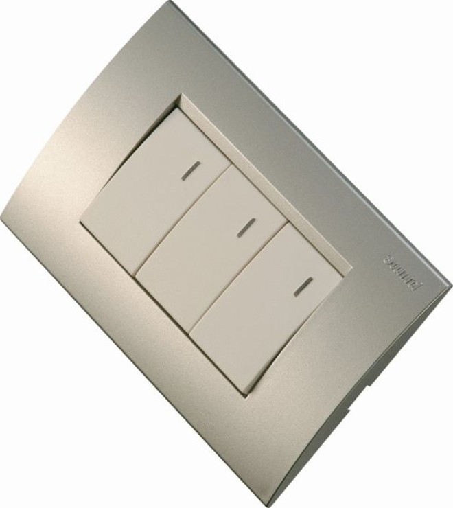 Módena Marfim, da Schneider Eletric. Preço médio: R$ 18 | 