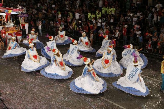 Internautas deslifando na avenida | 