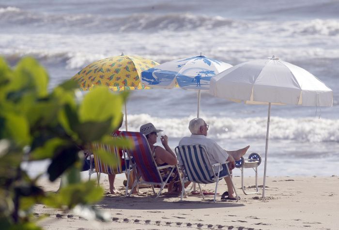 Previsão é de praia com sol nesta terça-feira | Valterci santos / Gazeta do Povo
