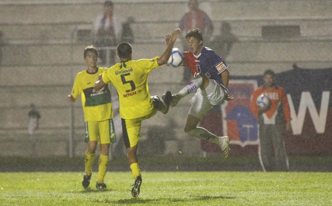 Sob muita chuva, Paraná avançou na Copa do Brasil |