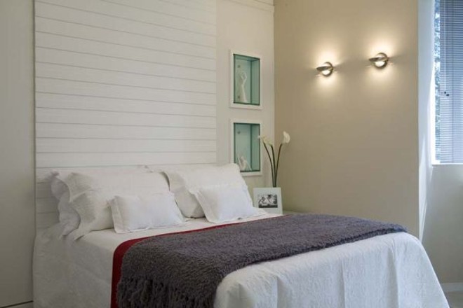 Painel de laca branca, desenhado por Carla Kiss: R$ 1.800 | 