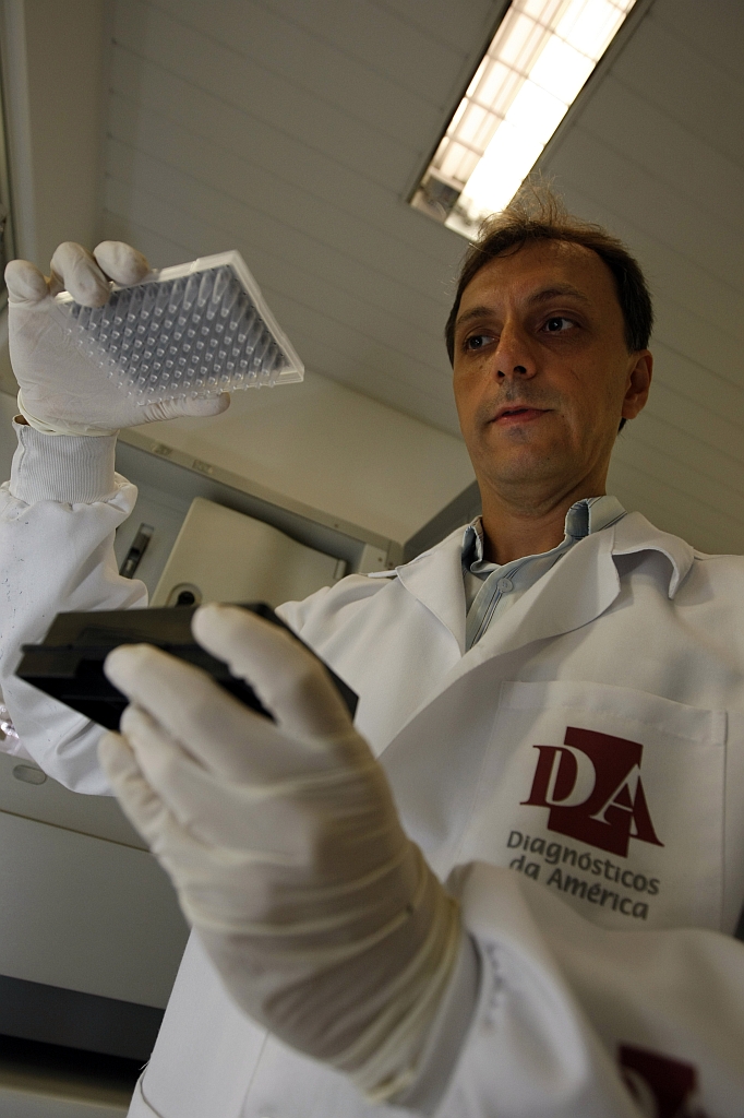 Marcelo Malaghini: com o uso da nova técnica, chances de sucesso no exame de pai falecido passam de 50% para 85% | Priscila Forone/ Gazeta do Povo