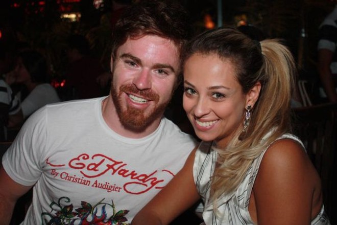 O começo de semana sempre é agitado no Taj, que fica cheio de gente bonita na noite de sushis e sashimis das segundas-feiras, onde o hair stylist William Maia, do Torriton Taunay, curtiu a balada com a amiga Tayomara Gomes | 