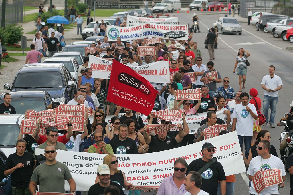 Paralisação de policiais civis em novembro do ano passado: segundo os dois sindicatos, que representam a categoria em Curitiba e em Londrina, as manifestações continuarão em todo o estado | Fotos: Ivonaldo Alexandre/Gazeta do Povo