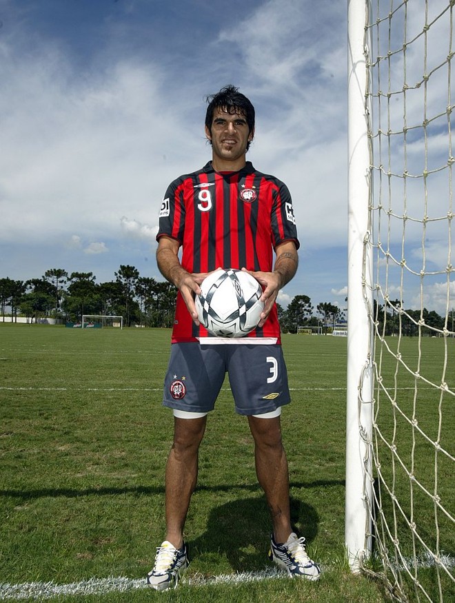 Atacante tem a missão de resolver a escassez de gols no ataque do Atlético | 