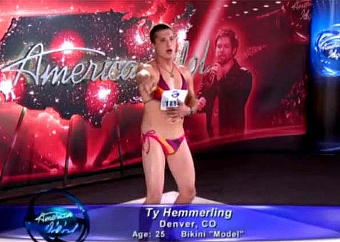 Jovem Ty Hemmerling apareceu de biquíni para cantar no "American Idol" | Reprodução