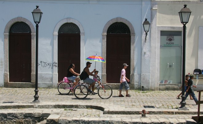 As cidades litorâneas, como Paranaguá, registraram neste domingo mais um dia de temperaturas altas | Daniel Castellano/Gazeta do Povo