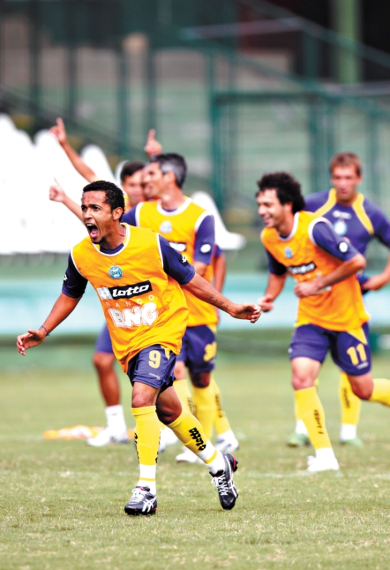 Artilheiro com 5 gols, Rafinha terá de torcer pela tevê para os companheiros quebrarem a marca de 1976 e 2003 | Giuliano Gomes/ Gazeta do Povo