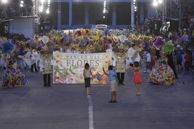 Bloco Rancho das Flores entrou na avenida por volta das 20h10 | 