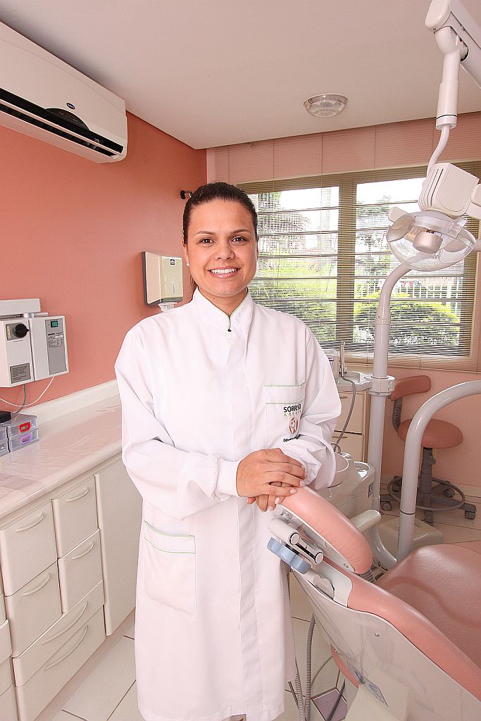 A dentista Tatiana Bertolin, que tem 11 anos de mercado: para ela, convênios não valem a pena financeiramente | Giuliano Gomes/ Gazeta do Povo