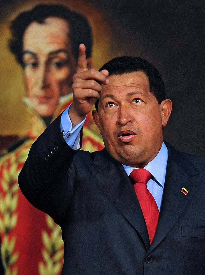 Chávez em frente do retrato de Simón Bolívar: popularidade em queda | Juan Barreto/AFP