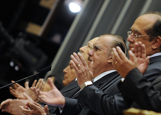 Sarney: postura que não permita erros e arranhões nos