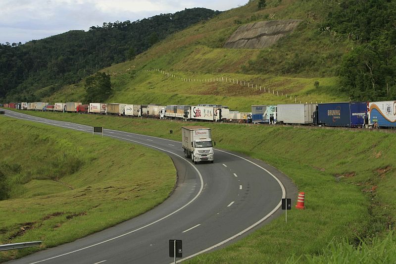 Interdição causou muito transtorno na rodovia | Antonio Costa/Agência de Notícias Gazeta do Povo