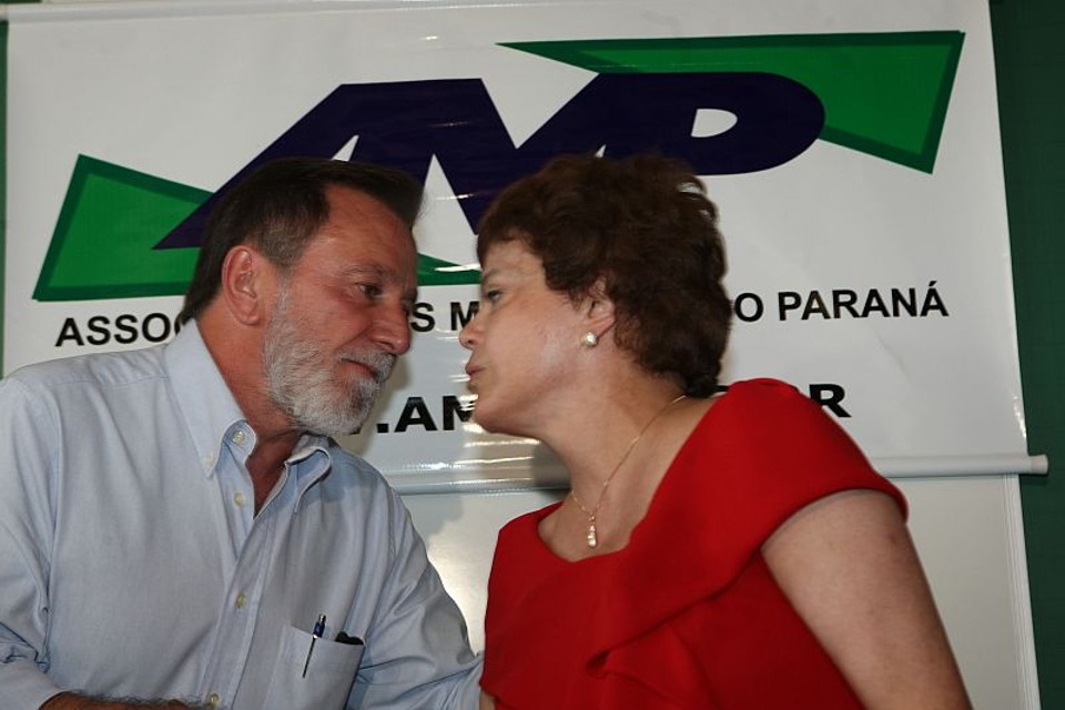 O senador Osmar Dias (PDT), pré-candidato ao governo do Paraná, e a ministra Dilma Roussef (PT), pré-candidata à Presidência da República | Pedro Serápio / Agência de Notícias Gazeta do Povo