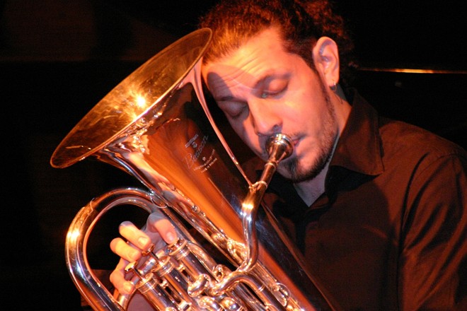 Fernando Deddos e seu eufônio: músico se apresenta no dia 1º de junho |