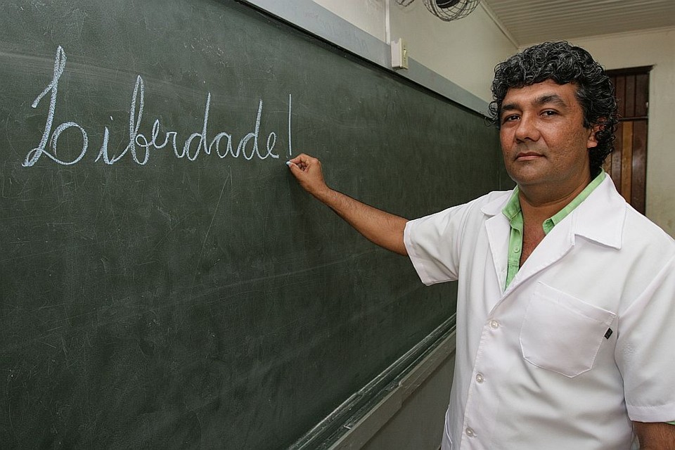 Sem o acompanhamento que tive, minha vida seria outra, diz Ramão, que se tornou professor | Fotos: Christian Rizzi/Gazeta do Povo