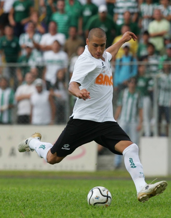 Segundo Alex, Ariel Nahuelpan é quem deve tomar a decisão final sobre ficar ou não no Coxa | Daniel Castellano / Agência Gazeta do Povo