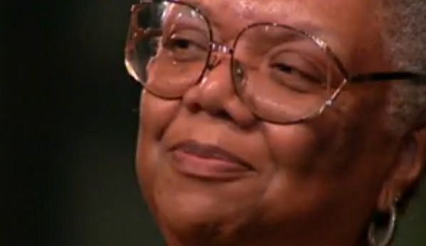 Lucille Clifton venceu o National Book Award em 2000 pela obra "Blessing the Boats". Foi finalista do Prêmio Pulitzer de poesia em 1988 |