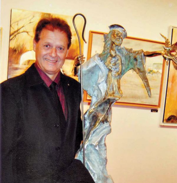 Gagliastri ao lado de sua bela obra Dom Quixote Alma do São Francisco |