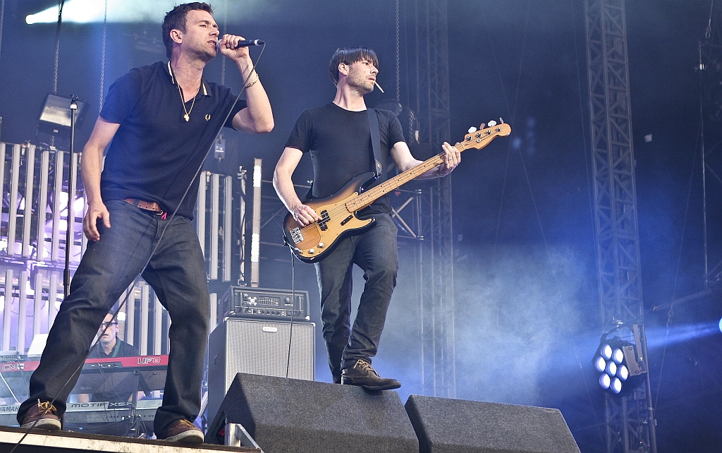 O vocalista Dalmon Albarn e o baixista Alex James: em seu retorno à ativa, Blur fez show para 100 mil fãs no Hyde Park, em Londres | Fotos: Divulgação