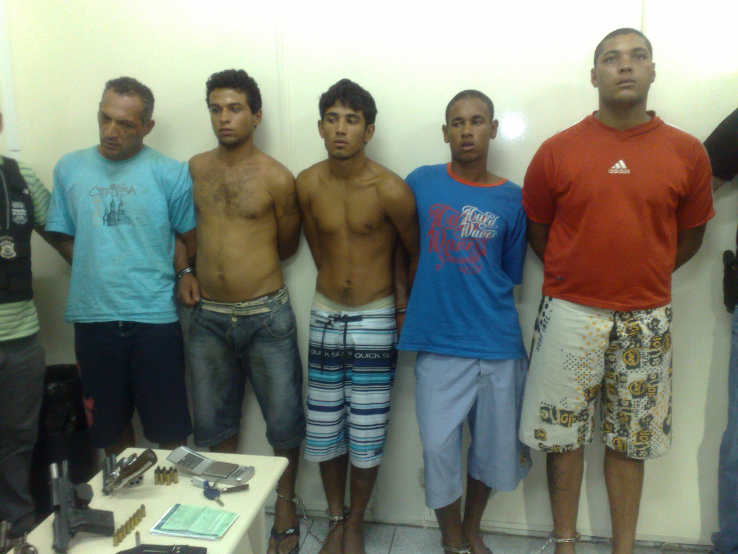 Os cinco suspeitos de envolvimento na chacina foram apresentados na Delegacia de Homicídios | Adriano Ribeiro / Gazeta do Povo